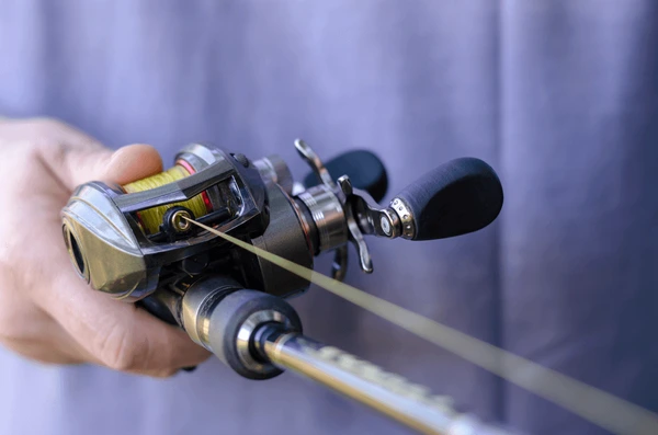 closeup picture of a baicaster reel